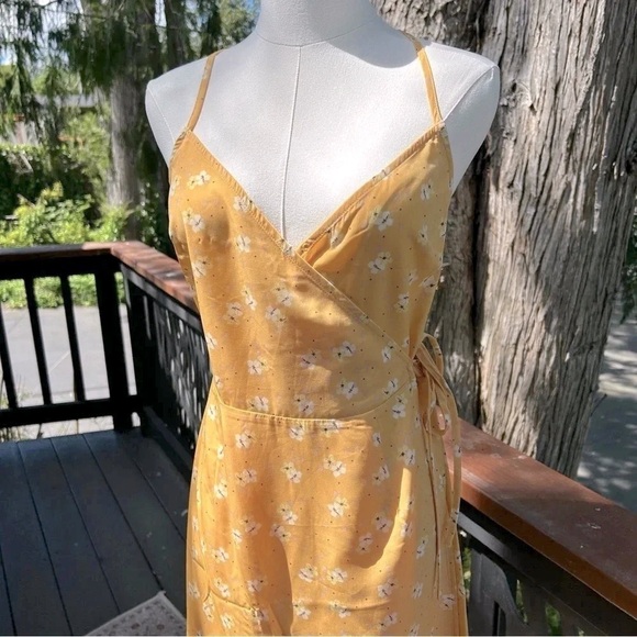 Mauby Strappy Satin Dainty All Over Floral Print Nectar Wrap Dress / Women’s XS - Picture 3 of 6